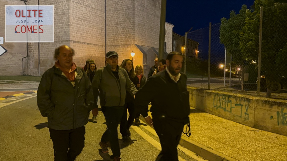 Unas 200 personas de todas edades salen de San Pedro camino de Uju�