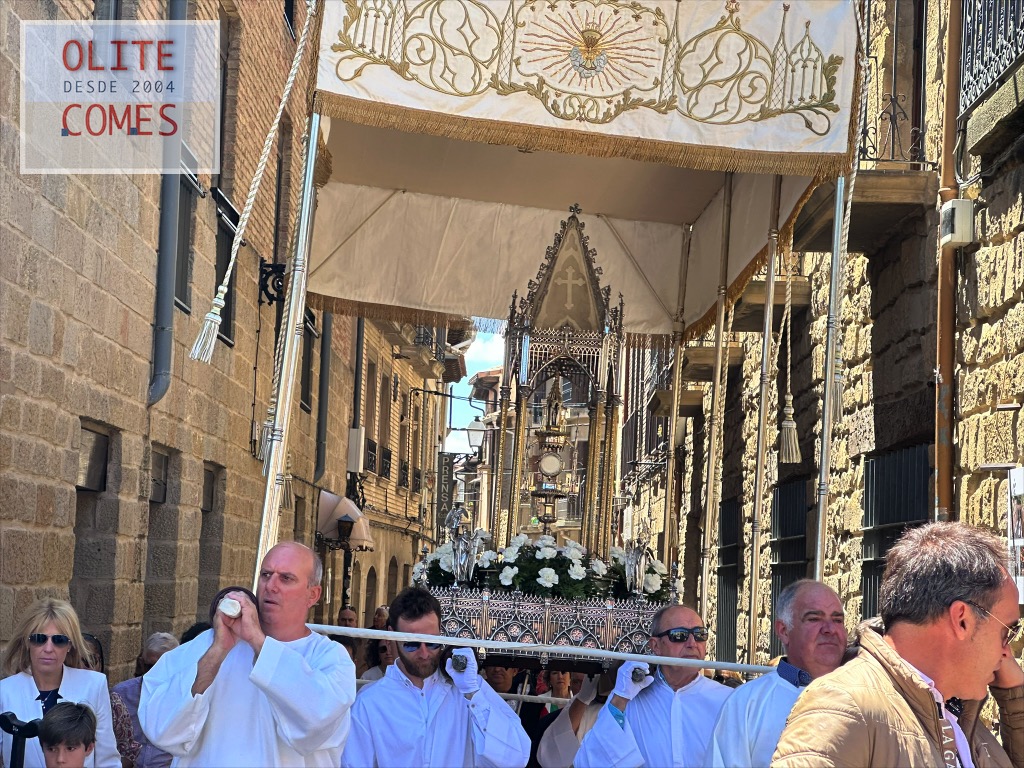 Olite celebra el Corpus Christi con una gran procesion