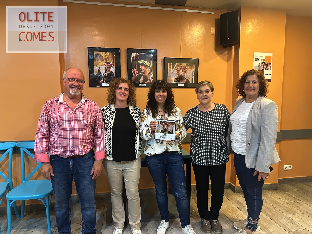 Foto Berri entrego el premio de fotografia de Medievales en el Bar Katixa