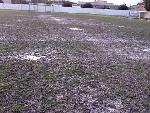 El c�sped artificial regalado al Erriberri sigue sin instalarse