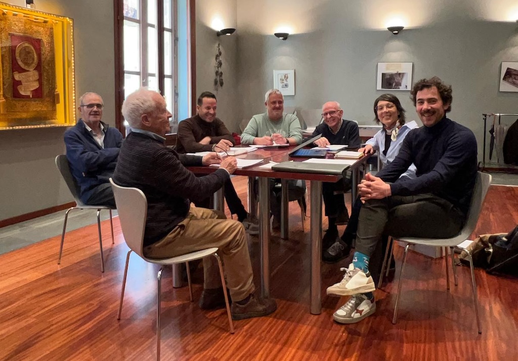 Francisco Jimenez Carretero y Juan Manuel Sainz Pena premiados en el Concurso Literario de la Cofrad�a