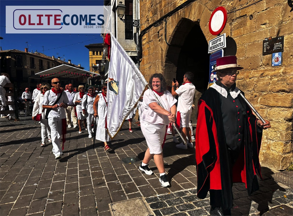 Olite celebra el Dia de la Merindad con autoridades misa y bailes populares