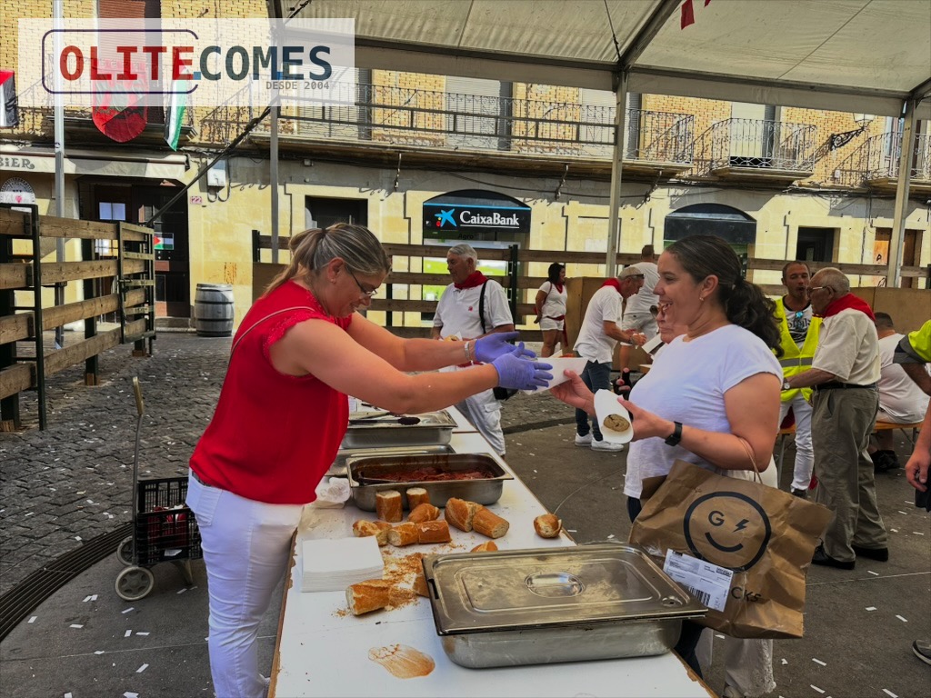Almuerzo gigantes y ambiente festivo en el Dia del Erri Berri