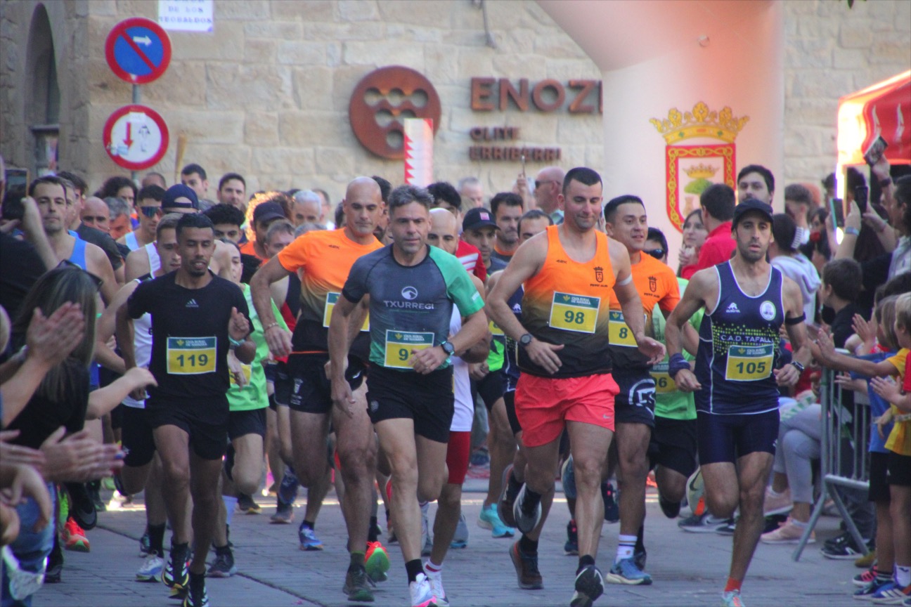 M�s de 200 corredores participan en la VI Carrera Popular Ruta del Vino Navarra en Olite
