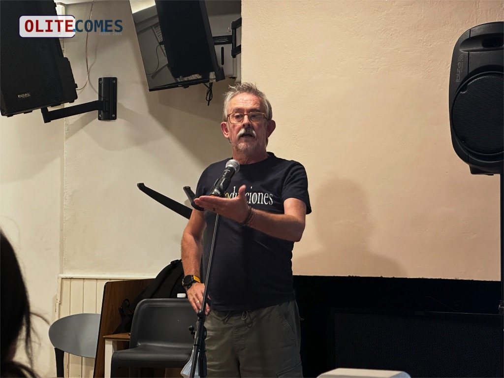 El Bar Los Lebreles de Don Carlos acogi� al monologuista Kike Biguri