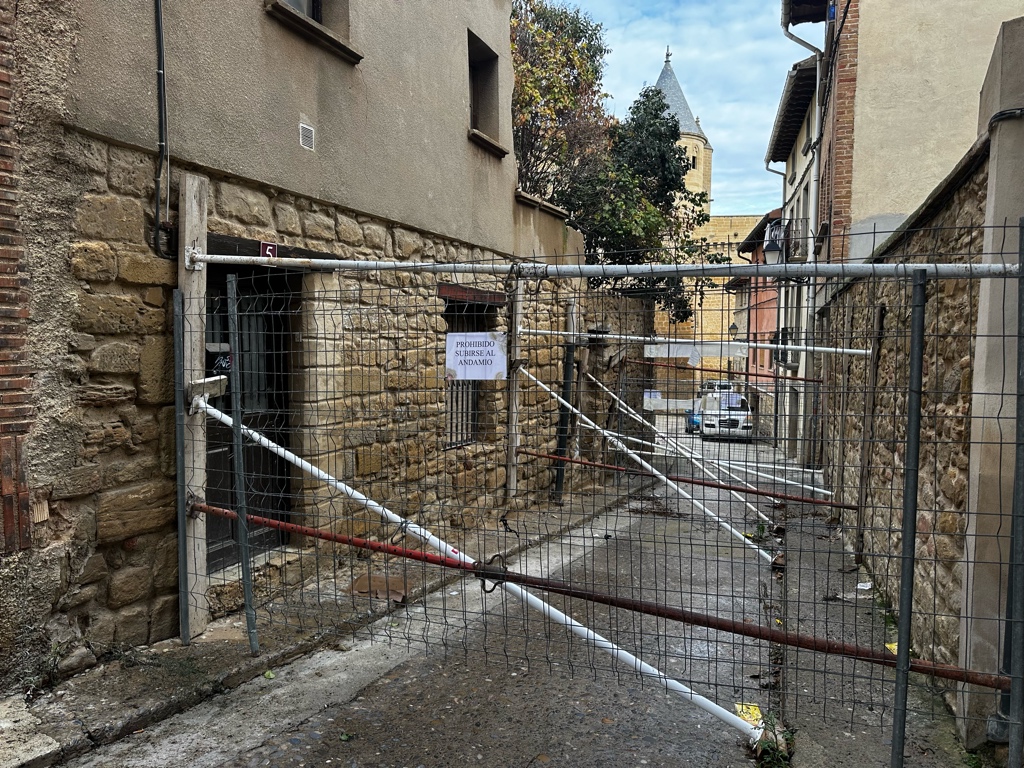 Vecinos de la Plaza Cantareria denuncian m�s de siete meses de bloqueo por el cierre de la calle del Fondo