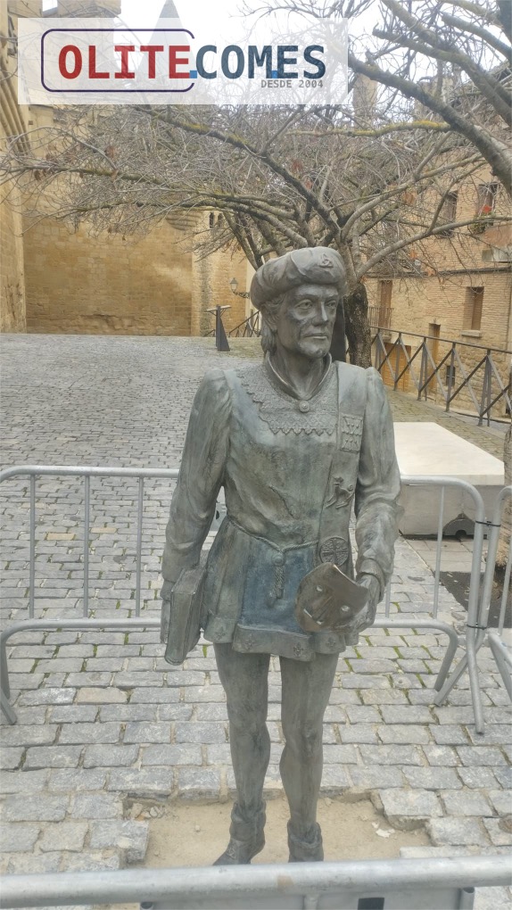 Instalan en la Plaza Carlos III la estatua del Pr�ncipe de Viana, un proyecto que pasa casi desapercibido en Olite