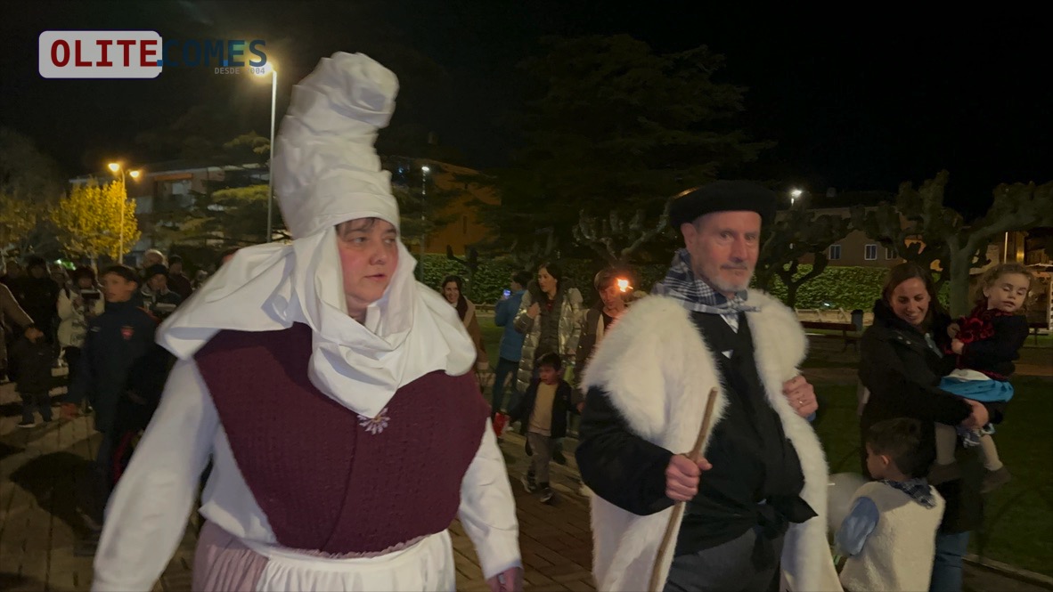 Olite recibe a Olentzero y Mari Domingi en una tarde festiva para los m�s peque�os