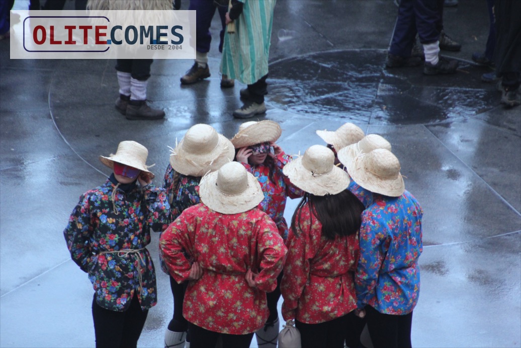 La lluvia respeta la Ronda del Carnaval Rural y se celebra con normalidad por las R�as de Olite