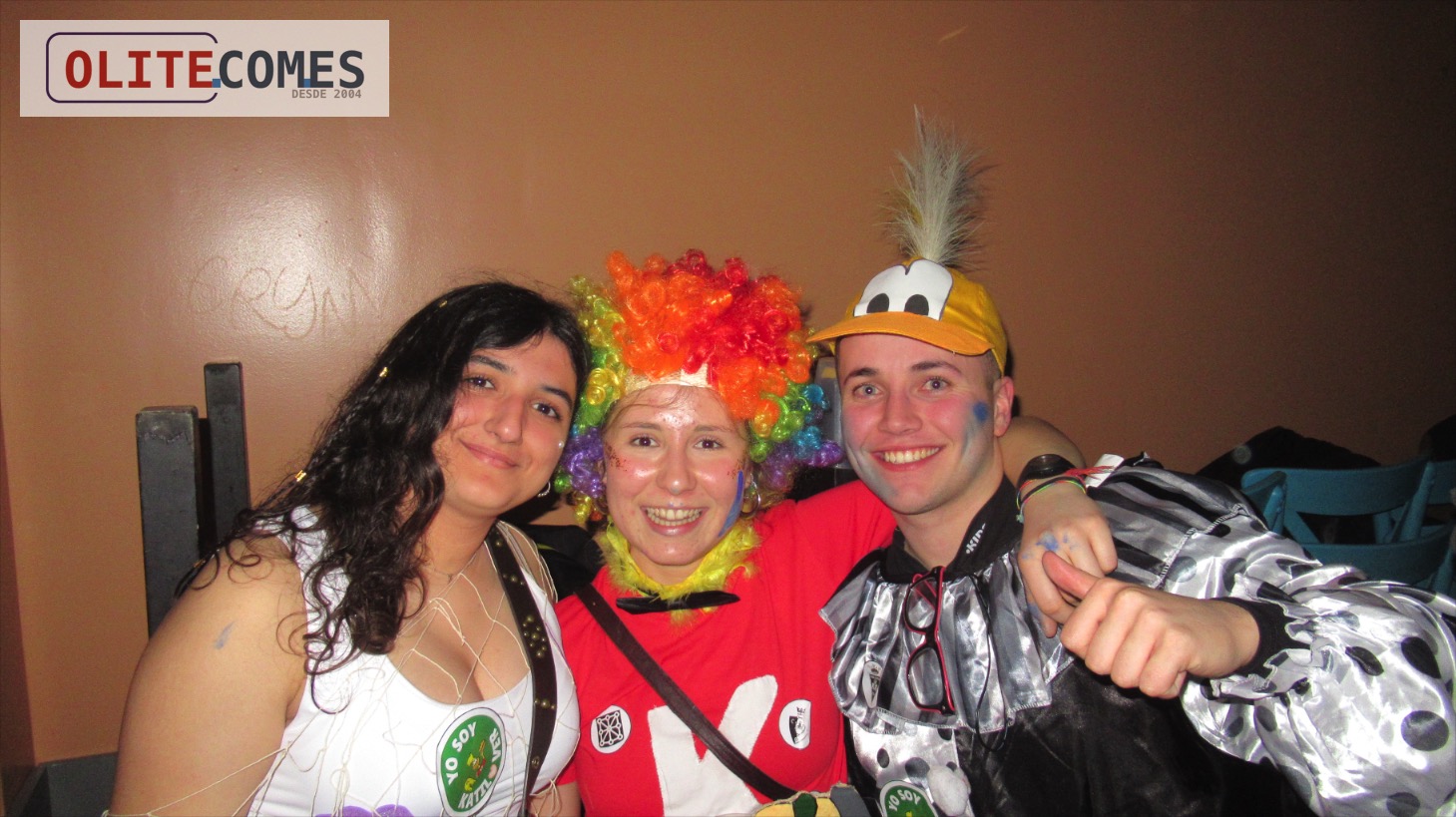 Finaliza la noche de Carnaval en Olite, marcada por la diversidad de disfraces en una noche joven