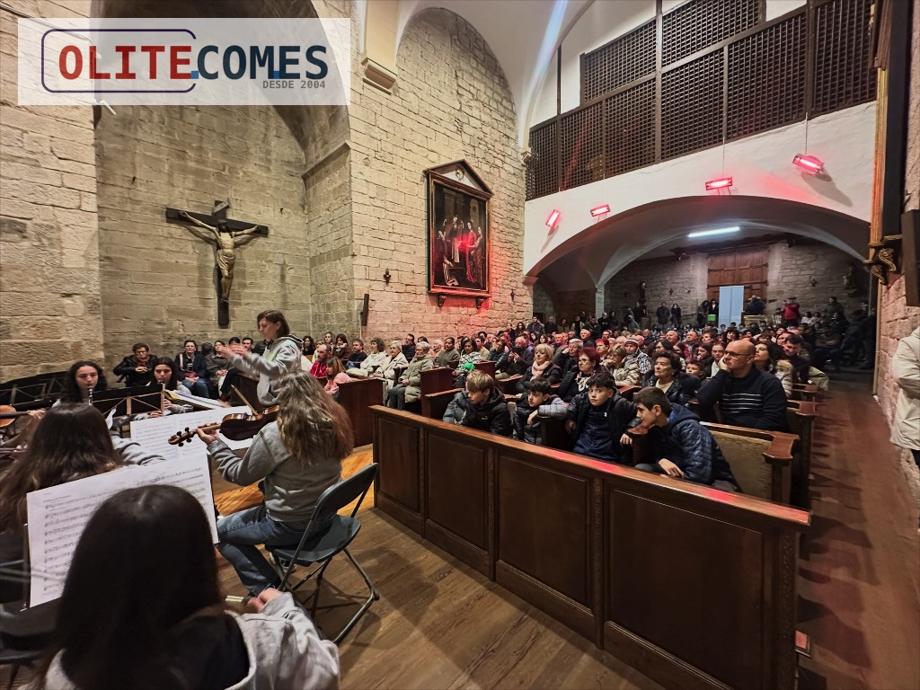 Lleno total en las Clarisas para el concierto de la Escuela de Musica