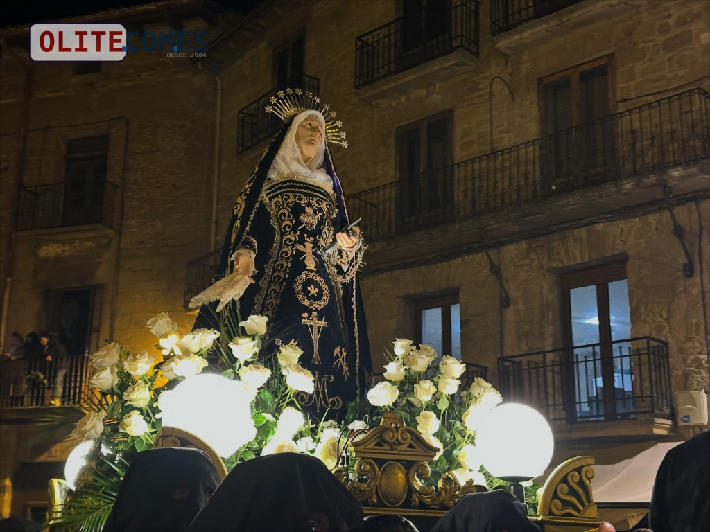 Olite recupera la procesi�n de Viernes Santo tras dos a�os con novedades y tradici�n intacta