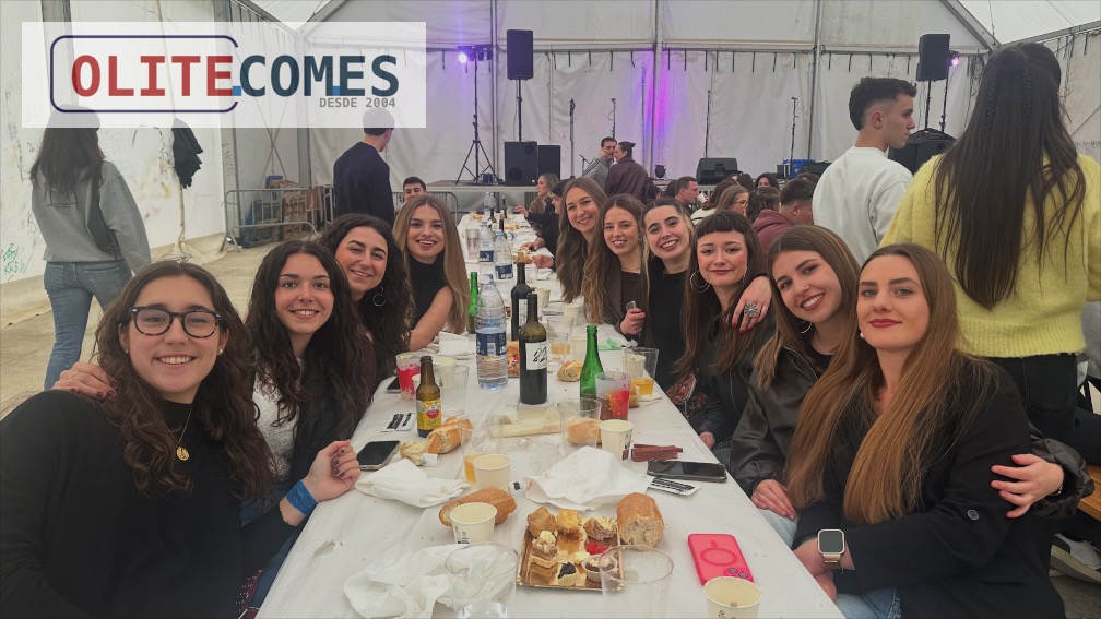 Olite celebra el D�a de las Cuadrillas con m�sica y ambiente festivo durante toda la jornada