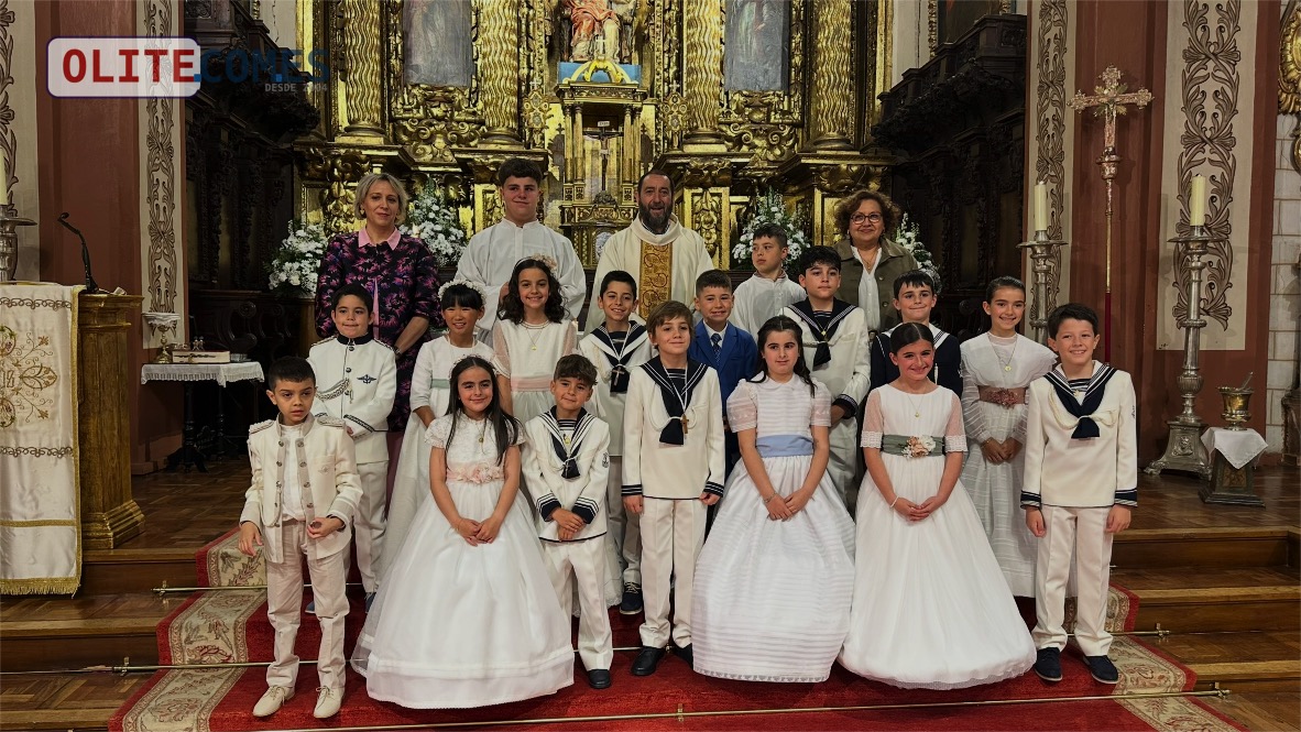 Emotiva celebraci�n de las 15 comuniones en Olite