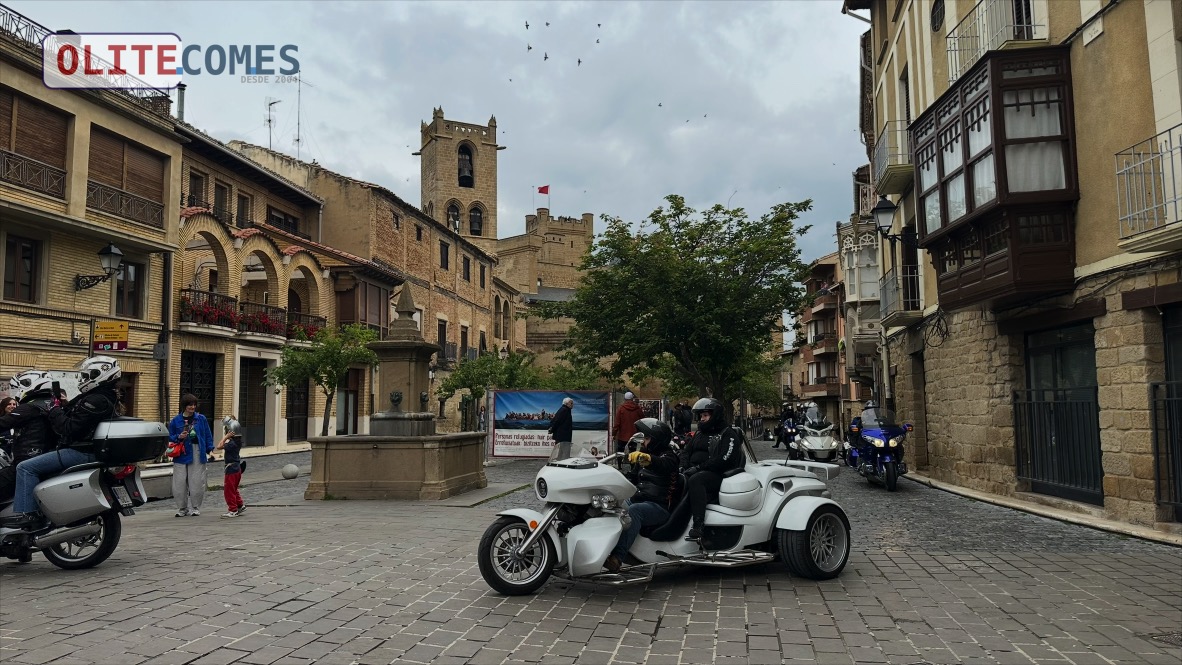 Cerca de 90 motoristas participan en la tradicional concentracion motera de Olite