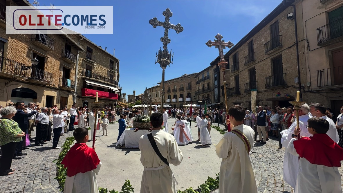 Olite celebra la festividad del Corpus Christi con su tradicional procesi�n por las R�as de la ciudad