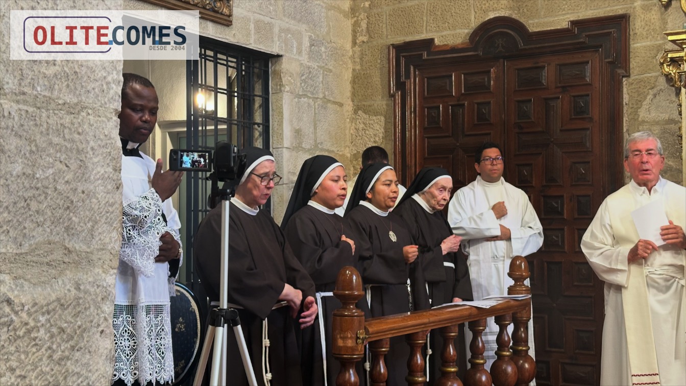 Rosa Mar�a y Micaela toman la profesi�n solemne como nuevas clarisas en el convento de Olite