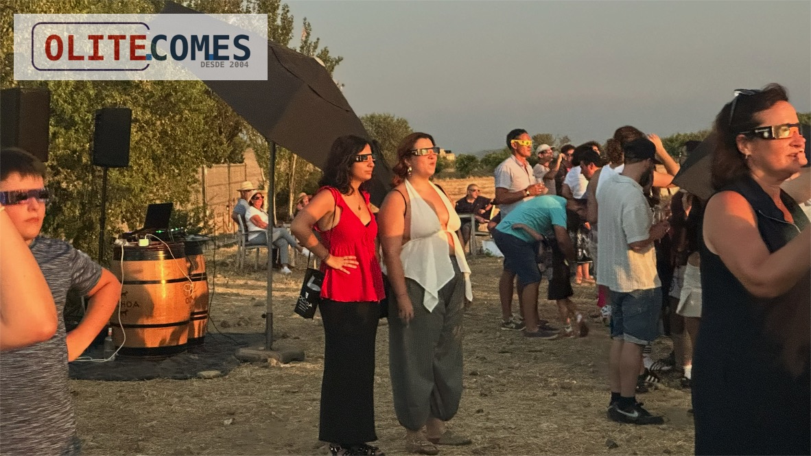 Olite se paraliza para disfrutar del eclipse total de Sol