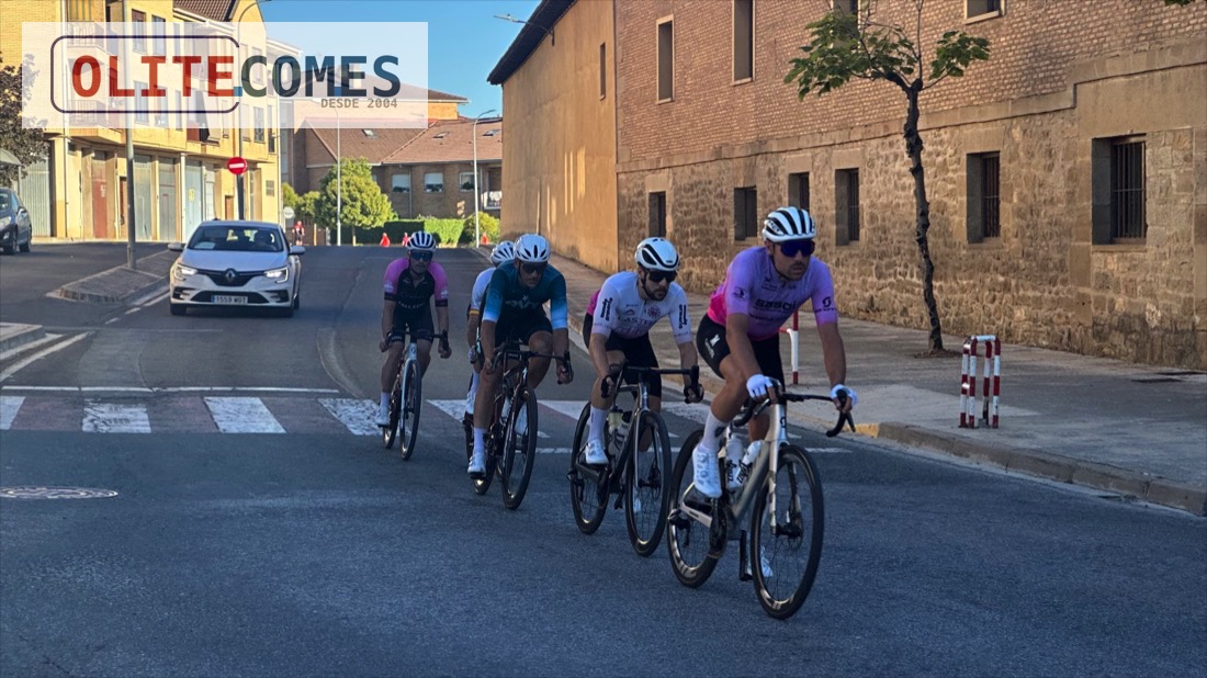 Unos 50 ciclistas disputaron en Olite el XLV Ciclismo M�ster y XXI Memorial Pedro Canarias